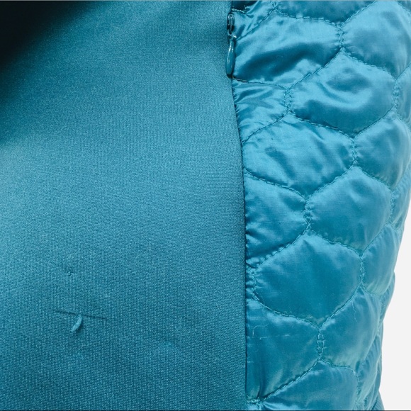 L.L. Bean Quilted Thinsulate Zip Up Puffer Medium - Picture 4 of 8